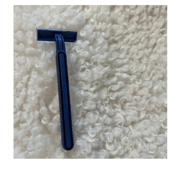 Twin Plus Advantage Disposable Stainless Steel Razors 3 pkgs 30 total $5 - Picture 4 of 5